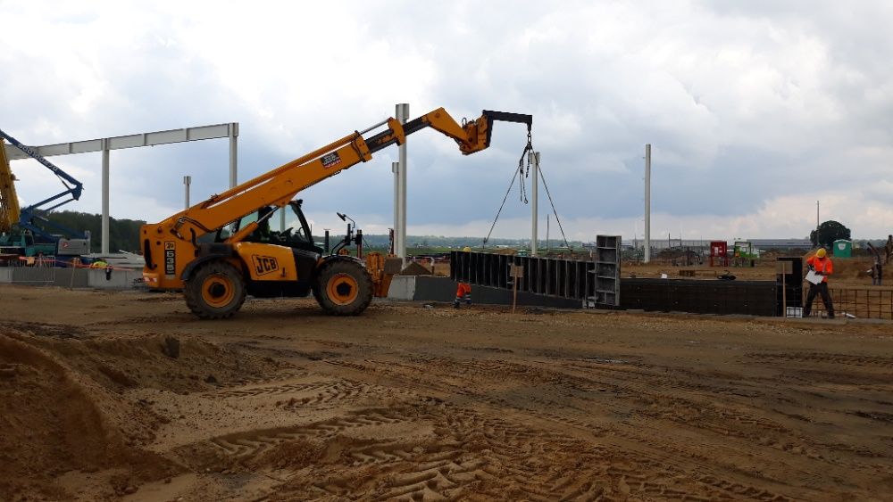 wynajem ładowarek teleskopowych Merlo JCB ładowarki obrotowe Manitou