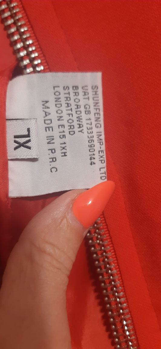 Kurtka czerwona na podszewce