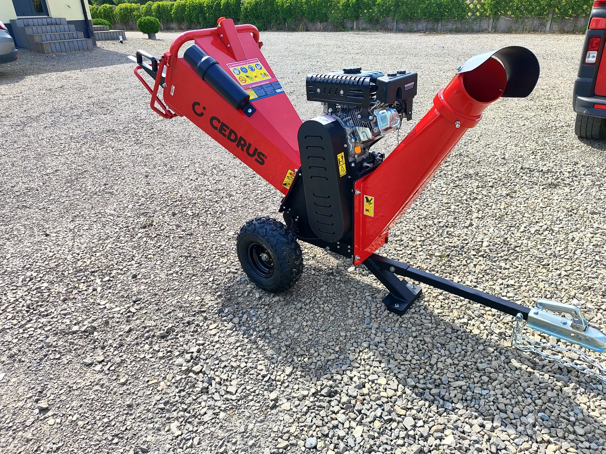 Rębak do gałęzi rozdrabniacz spalinowy 8 do 12 cm