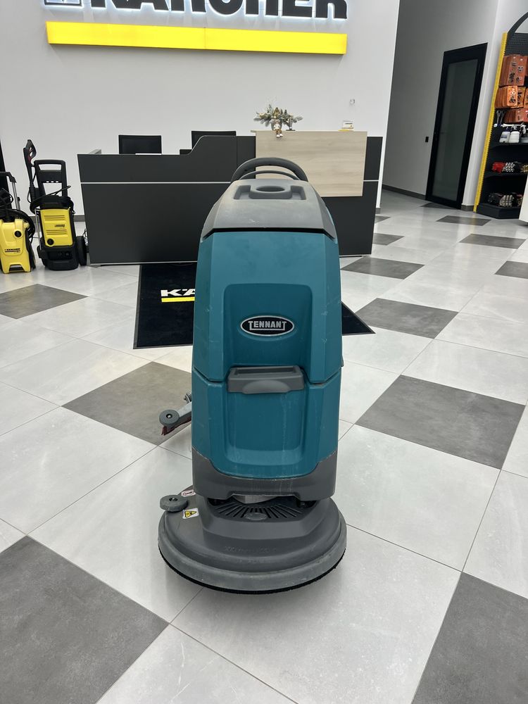 Вживана підлогомийна машина TENNANT T 300