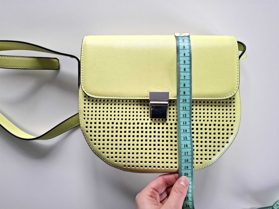 Kompaktowa torebka w odcieniu jasnej zieleni/ żółci