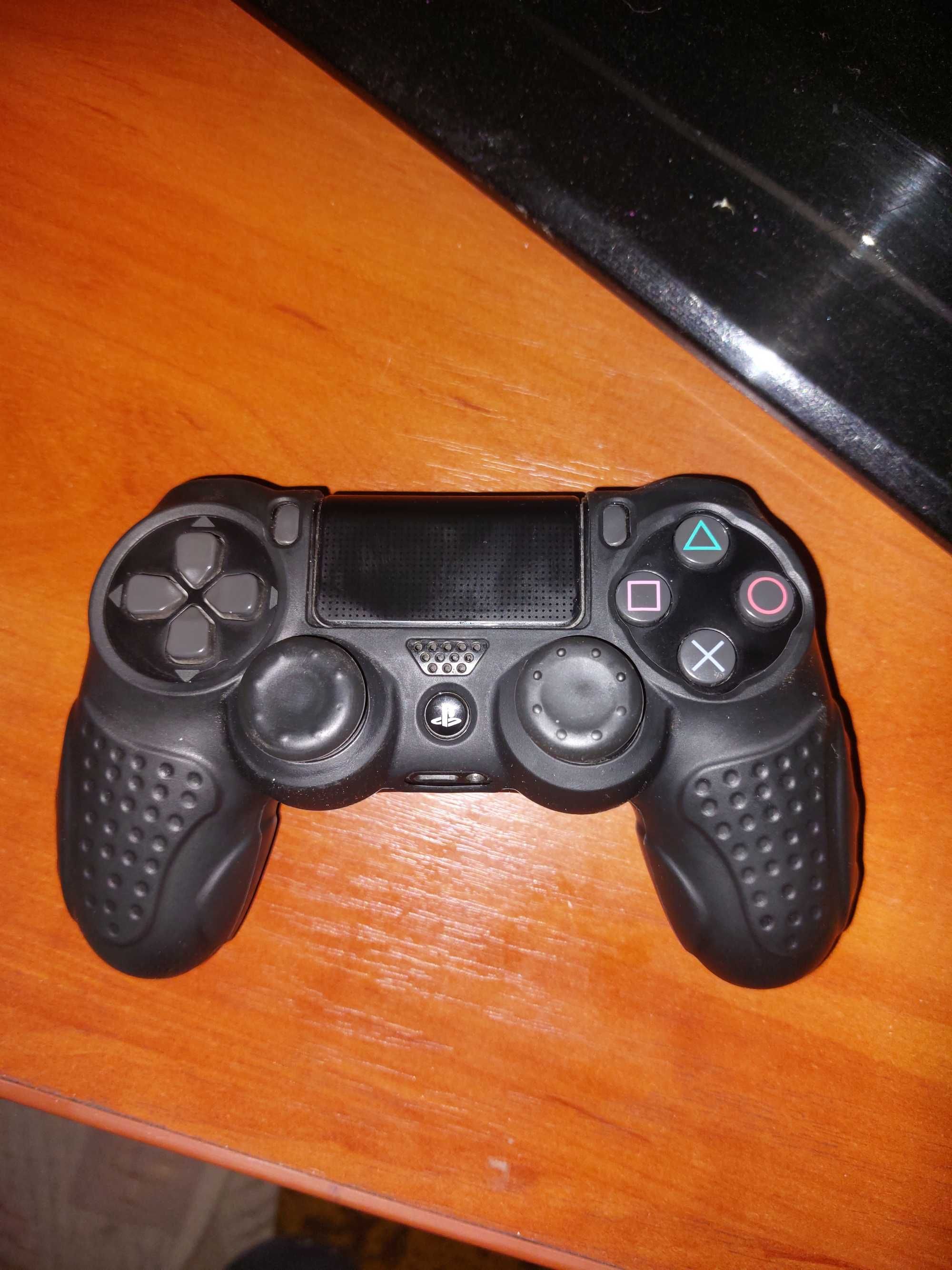 Продам джостик на Play Station  4