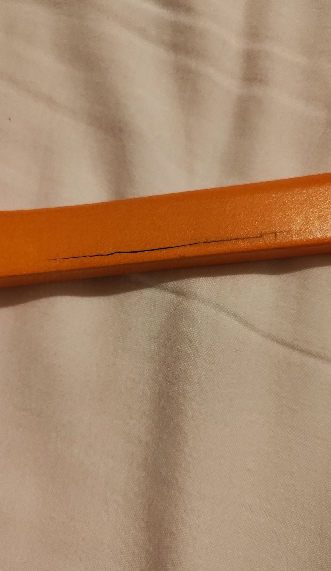Conjunto de 12 cabides / cruzetas de madeira cor de laranja