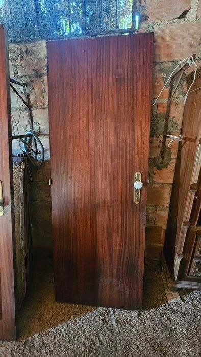 vendo portas de madeira