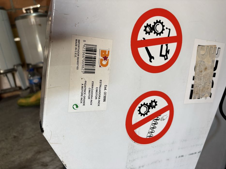 Esmagadeira de uvas electrica como nova