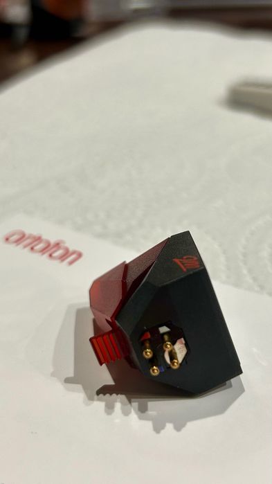 Продам головку звукоснимателя Ortofon 2M Red в отличном состоянии.