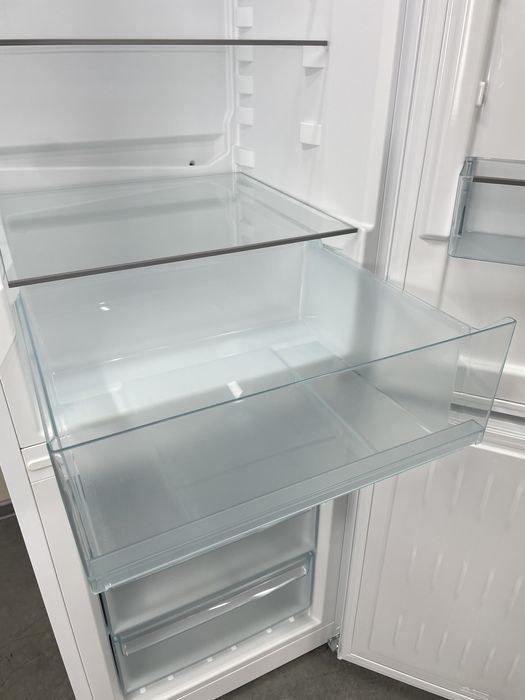 Miele KFN 28132 D ws Холодильник NoFrost, 333 л