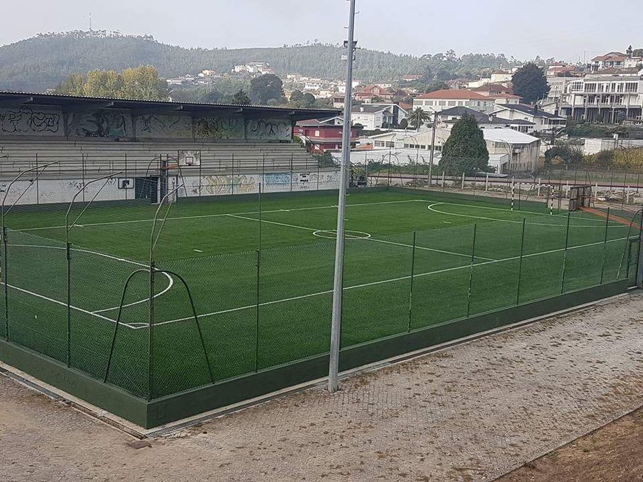 Relva sintética para desporto e outros