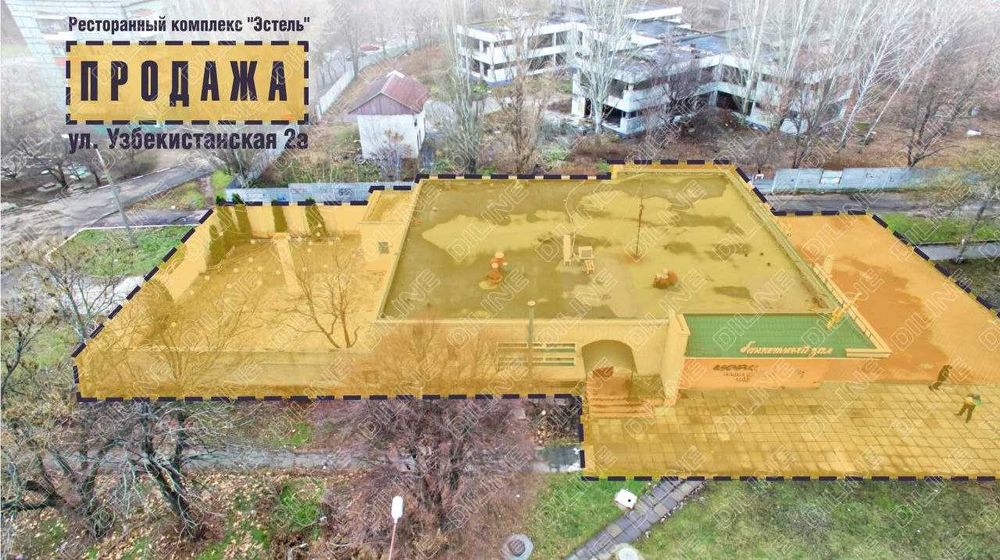 Здание с огражденной территорией на Правом берегу