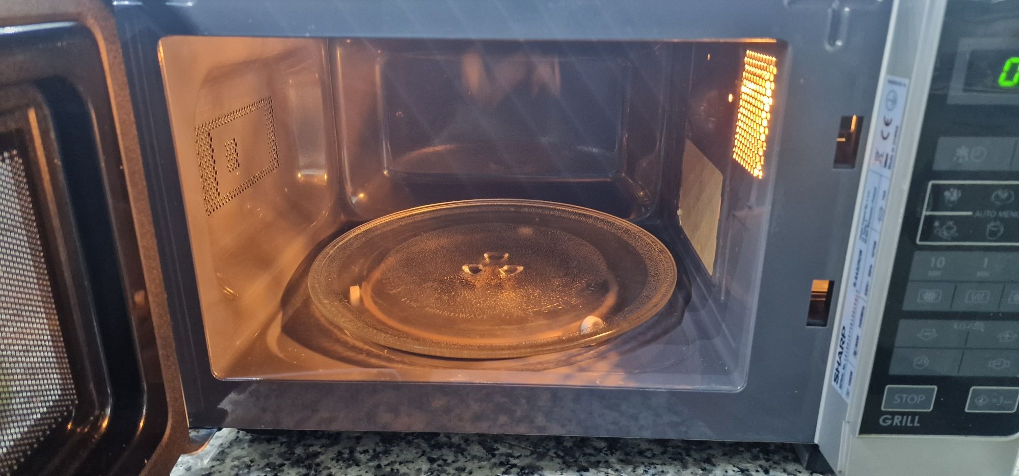 Mikrofalówka  z grillem Sharp