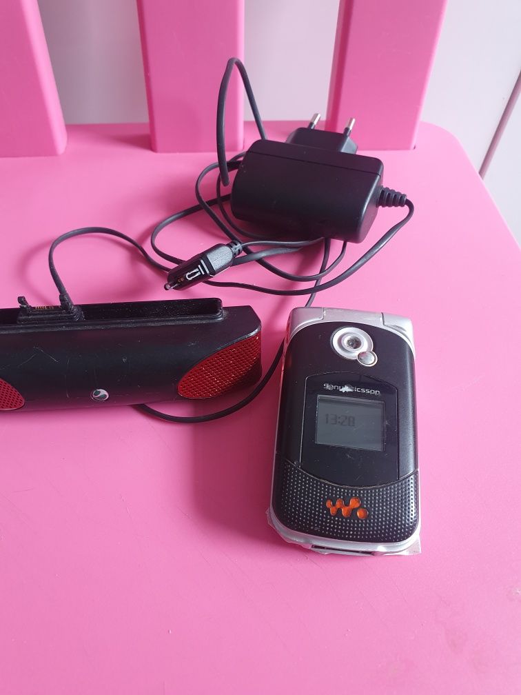 Głośnik Sony Ericsson MS-410 i ładowarką w300