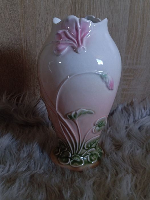 Ozdobny wazon ceramiczny