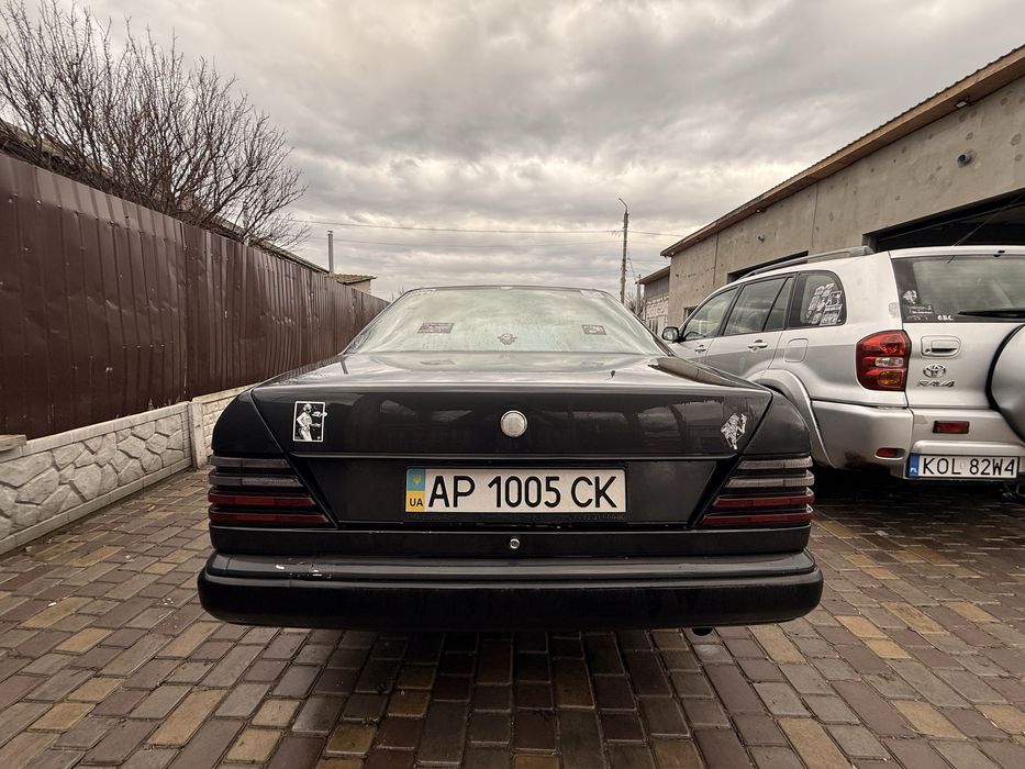 Mercedes 124 cupe blak