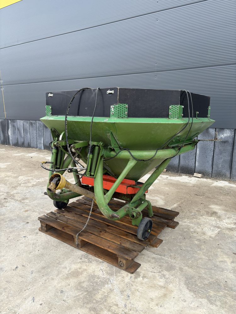 Rozsiewacz nawozu amazone ZA-F ( 2x hydraulika, koła)