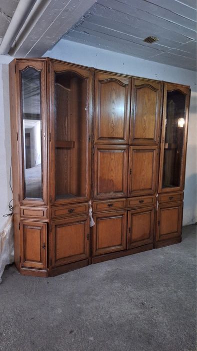 Móvel de Sala Clássico em Madeira Maciça