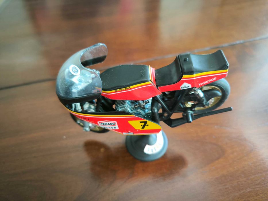 Mota miniatura Susuki 500 (Polistil)