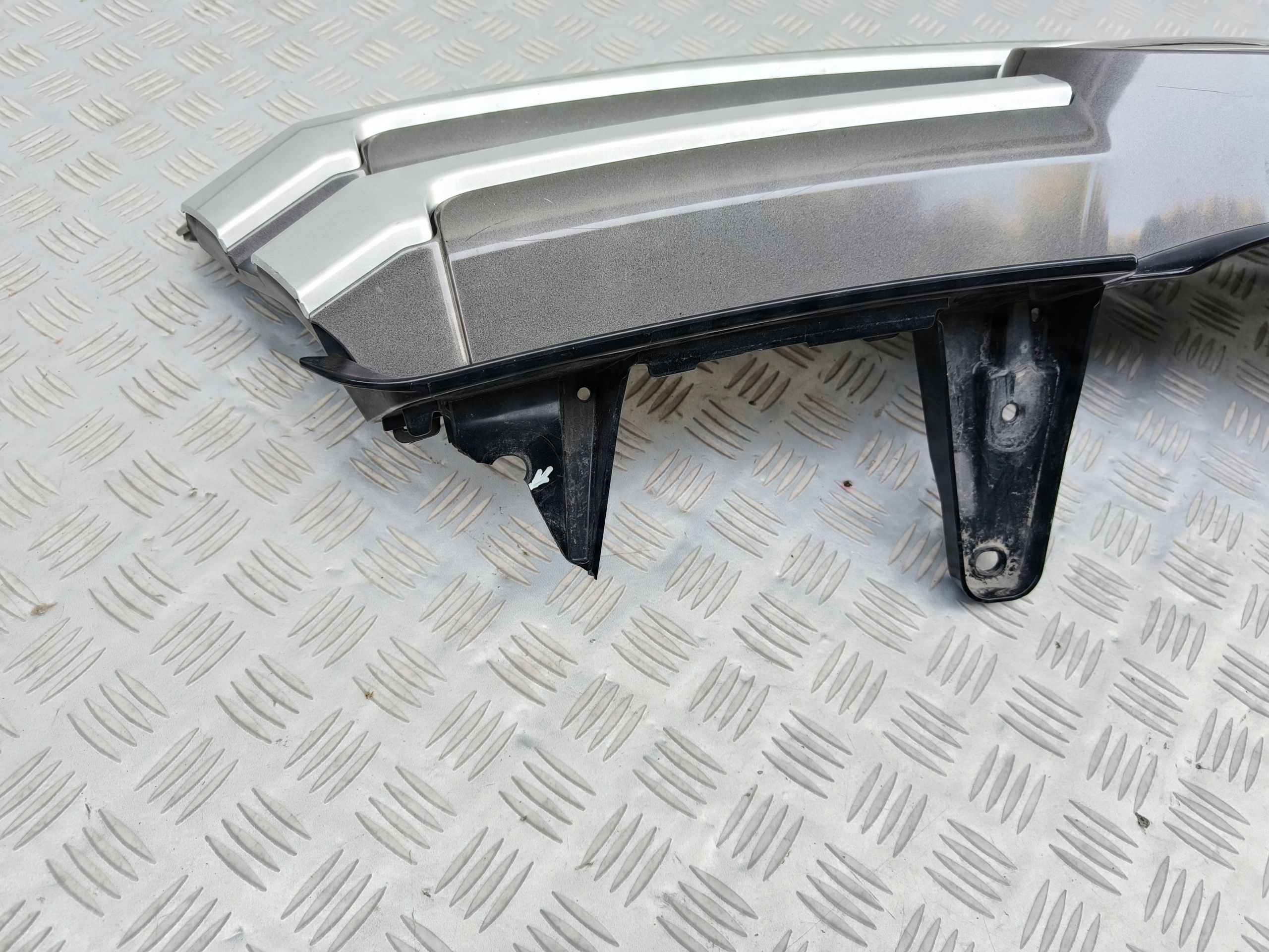Toyota Highlander Grill Atrapa przód Znaczek pod Radar Usa