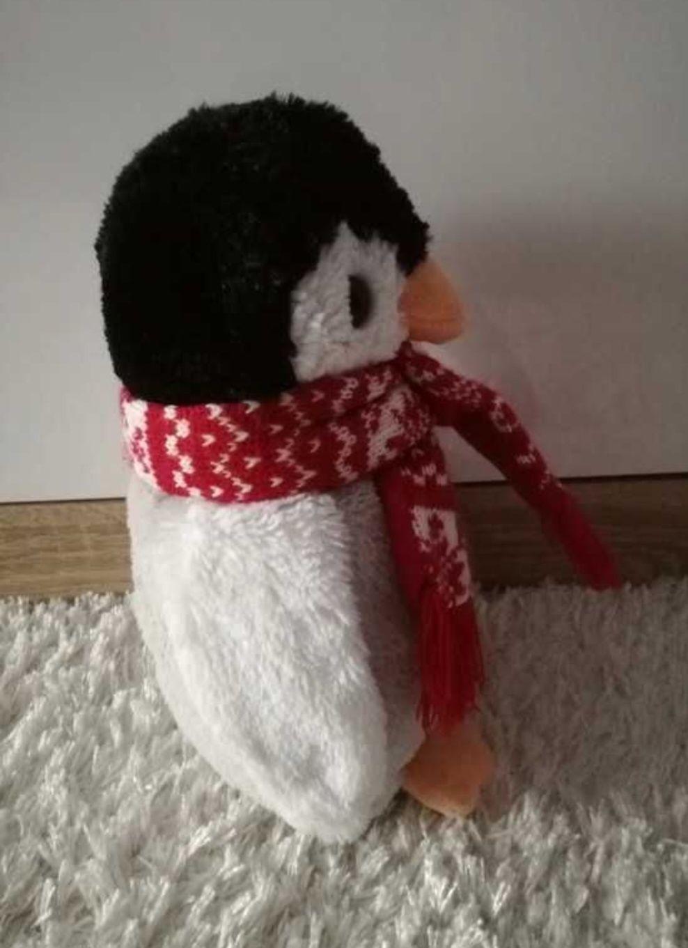 Śliczna maskotka Pingwinek w szaliku