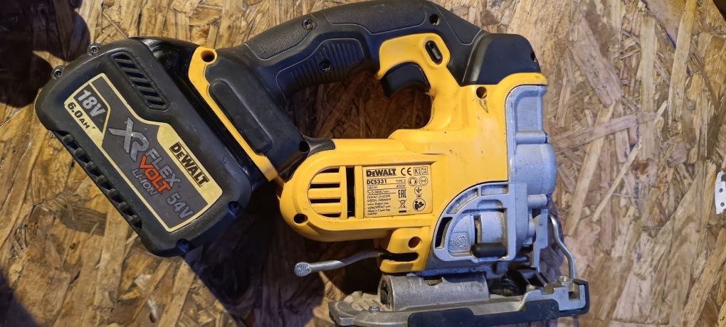 Wyrzynarka DeWalt dcs 331 plus Aku 6ah flexvolt