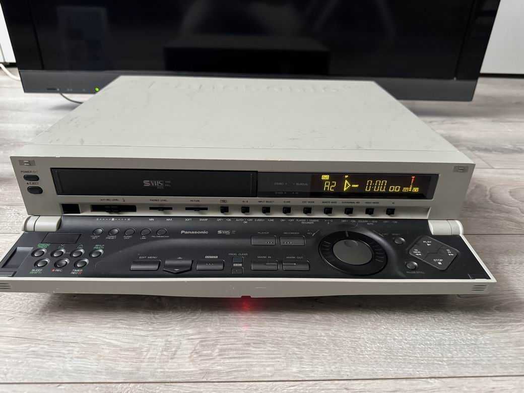 Magnetowid VHS Panasonic AG 4700 + oryginalny pilot
