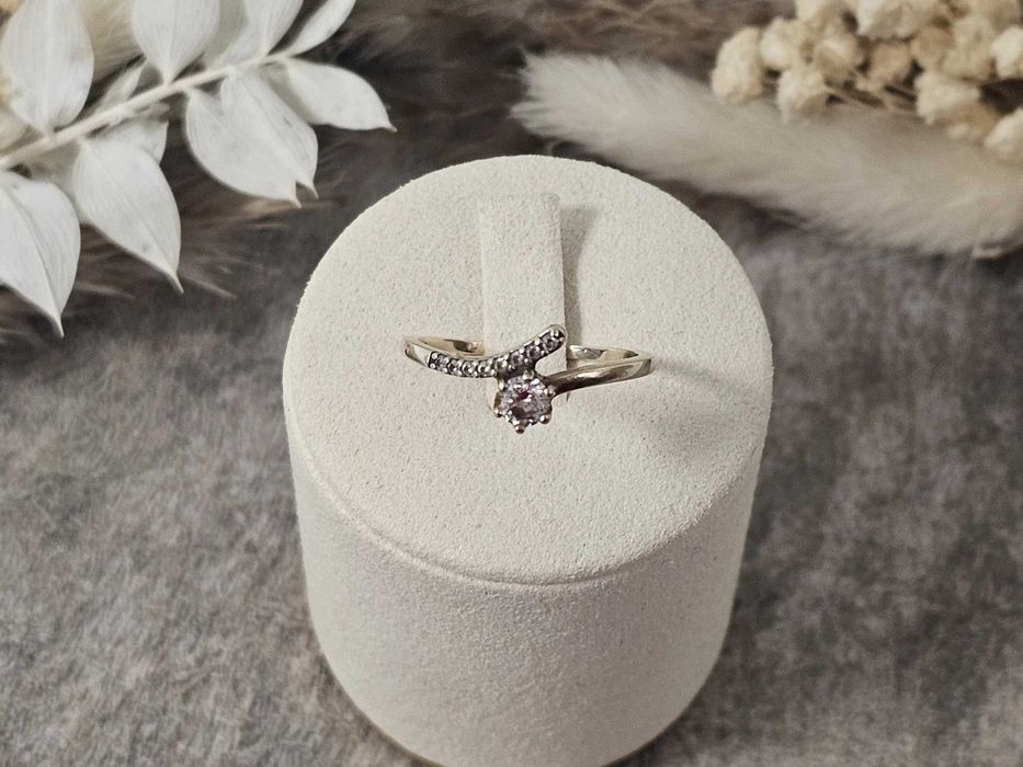 Złoty pierścionek PRÓBA 375 ROZM: 17 WAGA: 1,57G