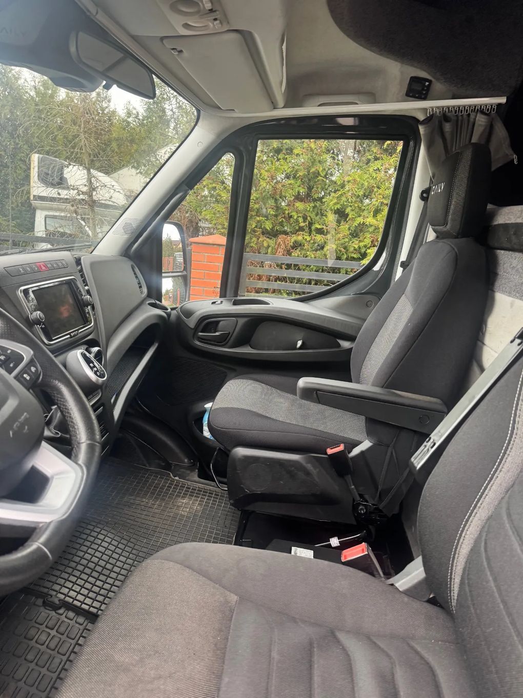 Iveco DAILY  IVECO DAILY 35s18 hi-matic Nawigacja cena brutto