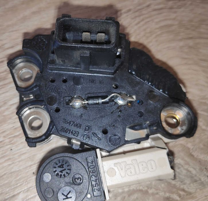 Регулятор генератора авто   Valeo   (есть другие-пишите )