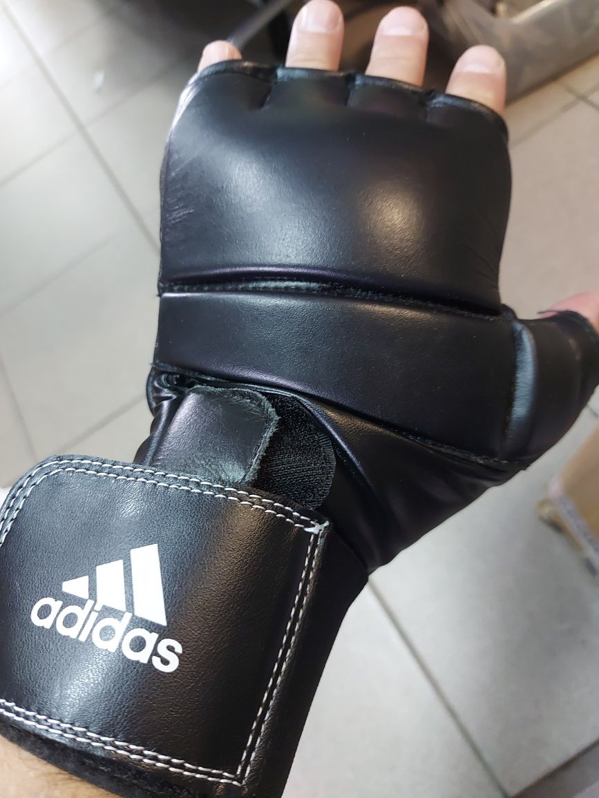 Тренувальні рукавички adidas SPEED універсального розміру чорного коль