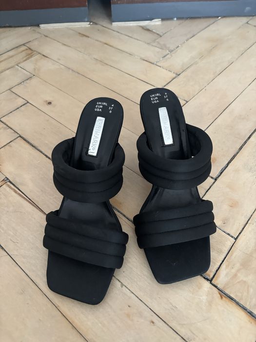 Мюлі чорна підборі 36,5 р