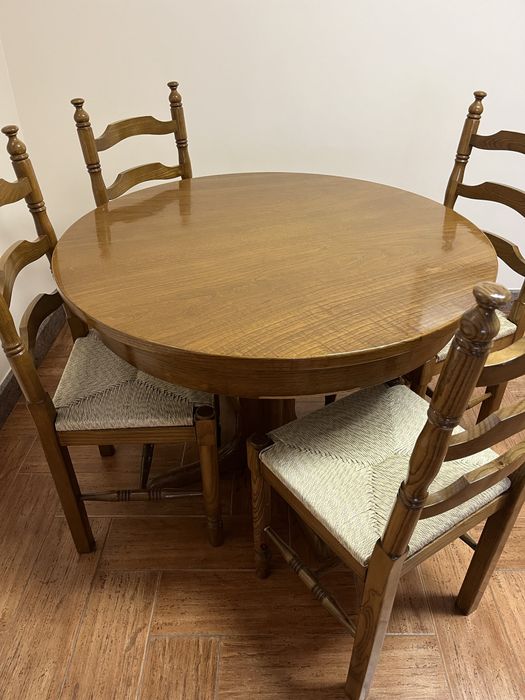 Mesa de Cozinha e Cadeiras