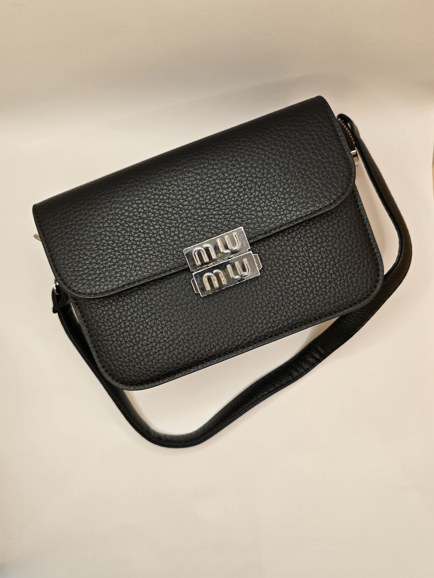 Сумка Miu Miu біла та чорна