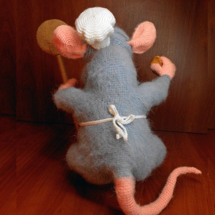 "Крис Повар на ім'я Ремі" - каркасна інтер'єрна іграшка з ангори.