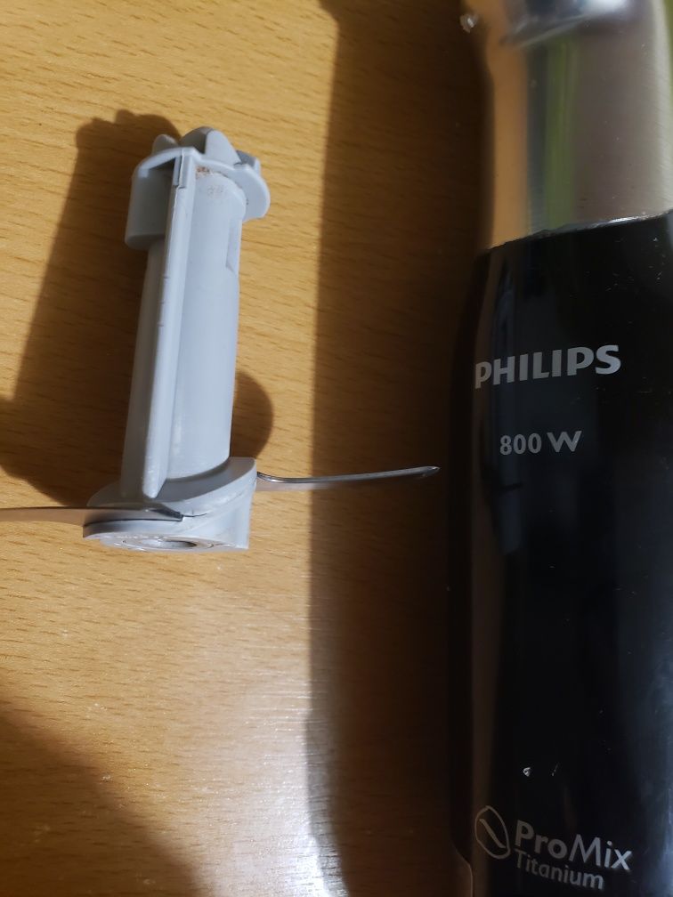 Ніж в чашу компактного подрібнювача блендера Philips