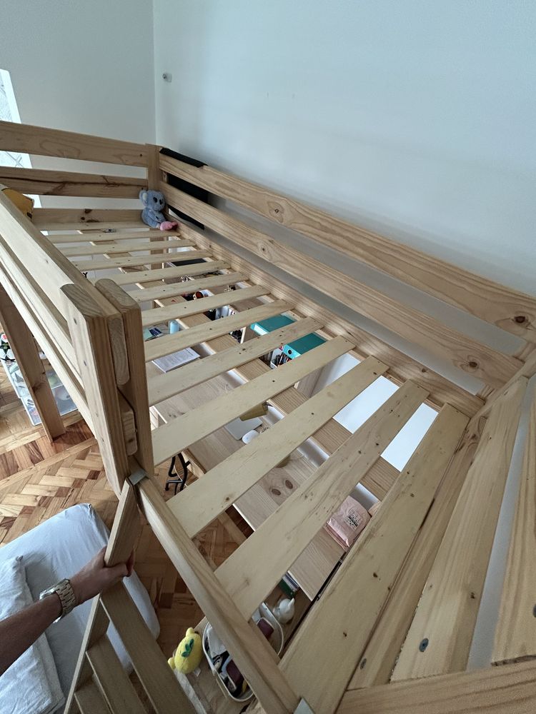 Cama Alta com Colchao e Mesa estudo da LUFE