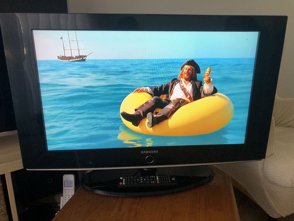 TV Sansung 32” com comando
