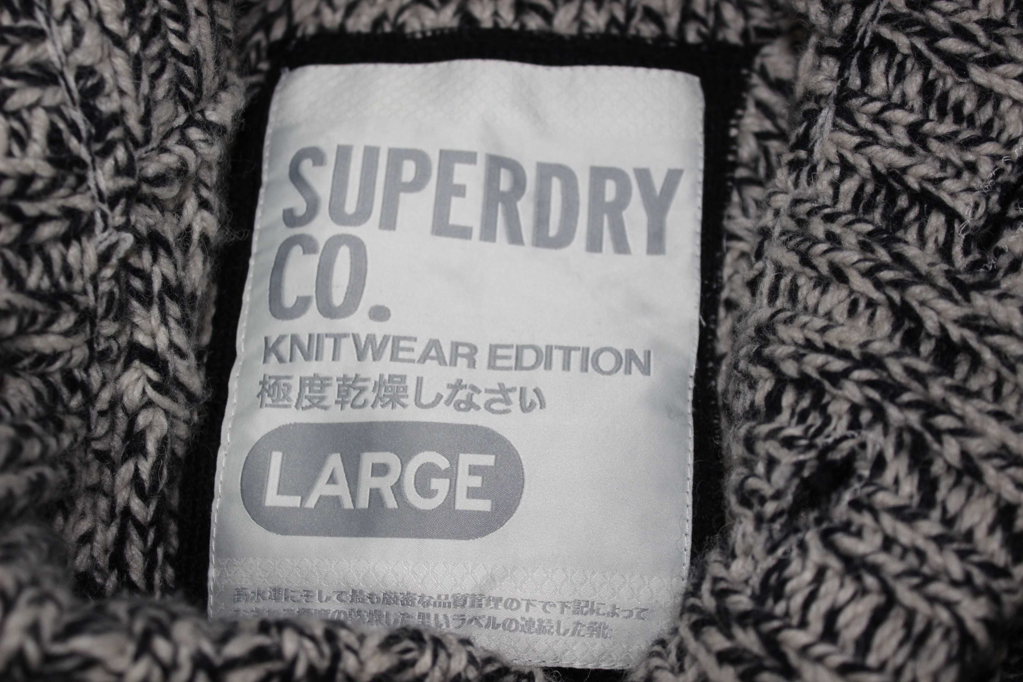 Свитер и футболка SuperDry