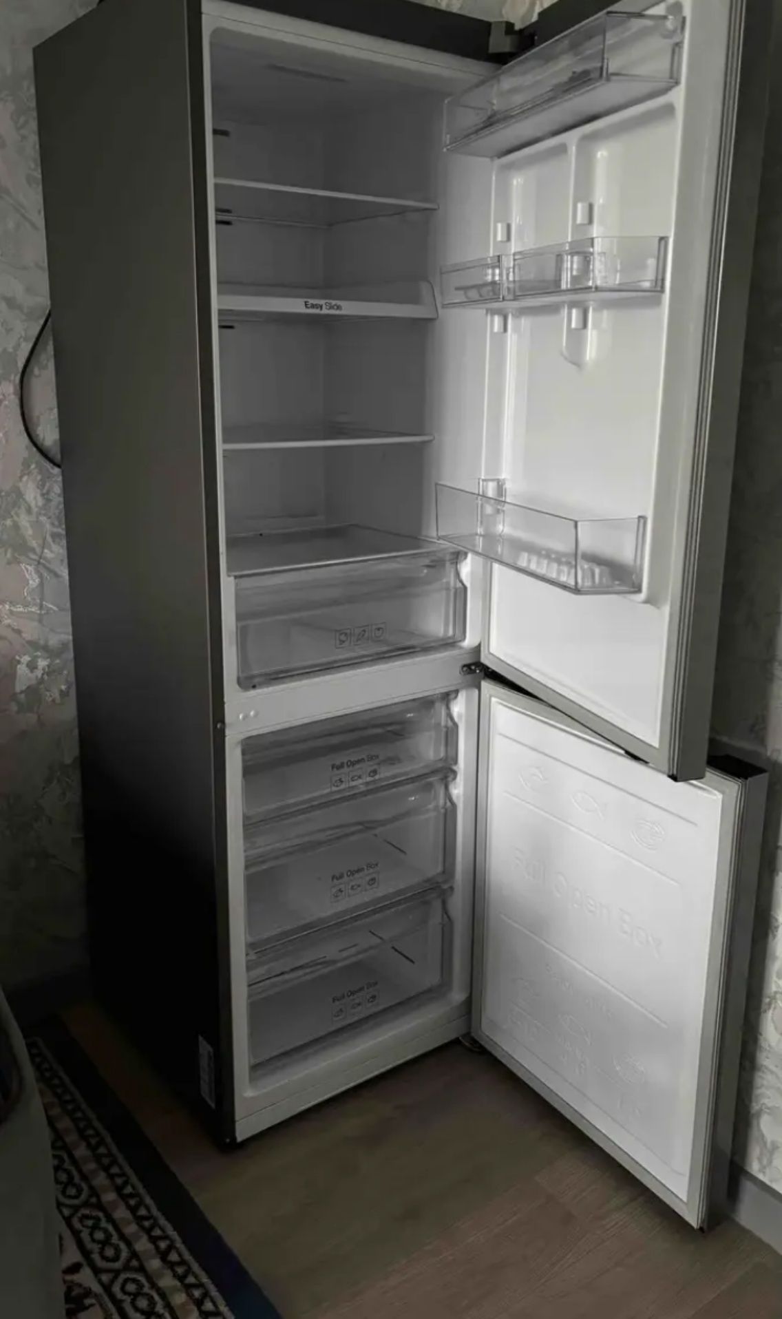 Продам Холодильник Samsung RB33J320