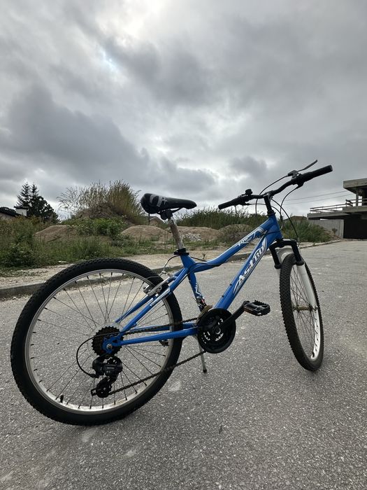 Bicicleta Astro usada, em bom estado