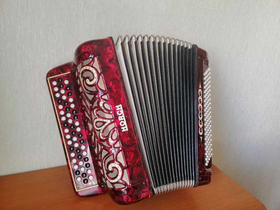 Продам баян Horch (пр-ва) 
Німеччина) у хорошому стані