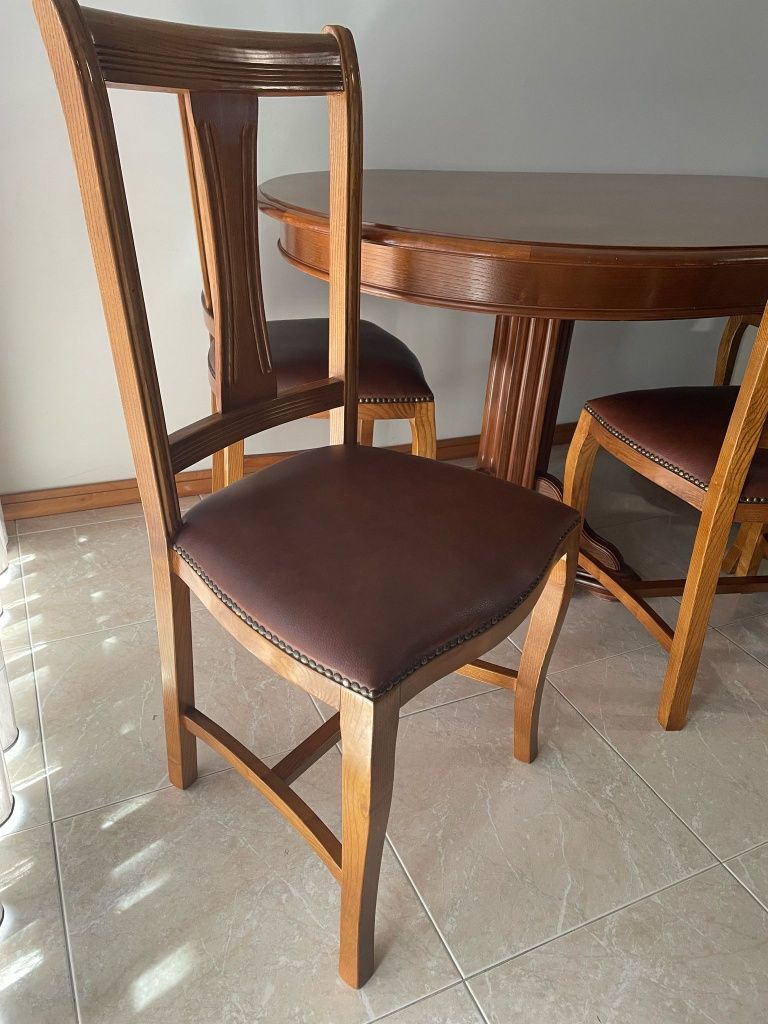 Mesa de Jantar em Madeira Maciça com 6 Cadeiras - Excelente Estado!