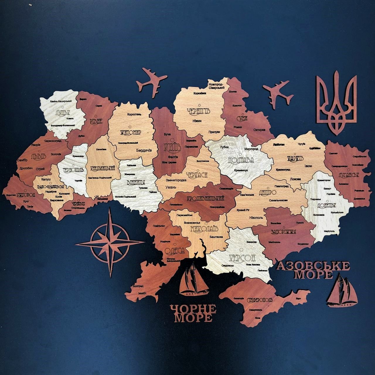 Карта України деревянна багато кольорова або однотонна