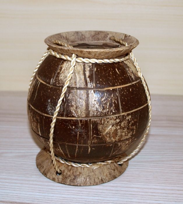 Pojemnik, dzbanek, wazonik kokosowy/ wykonany z orzecha kokosa