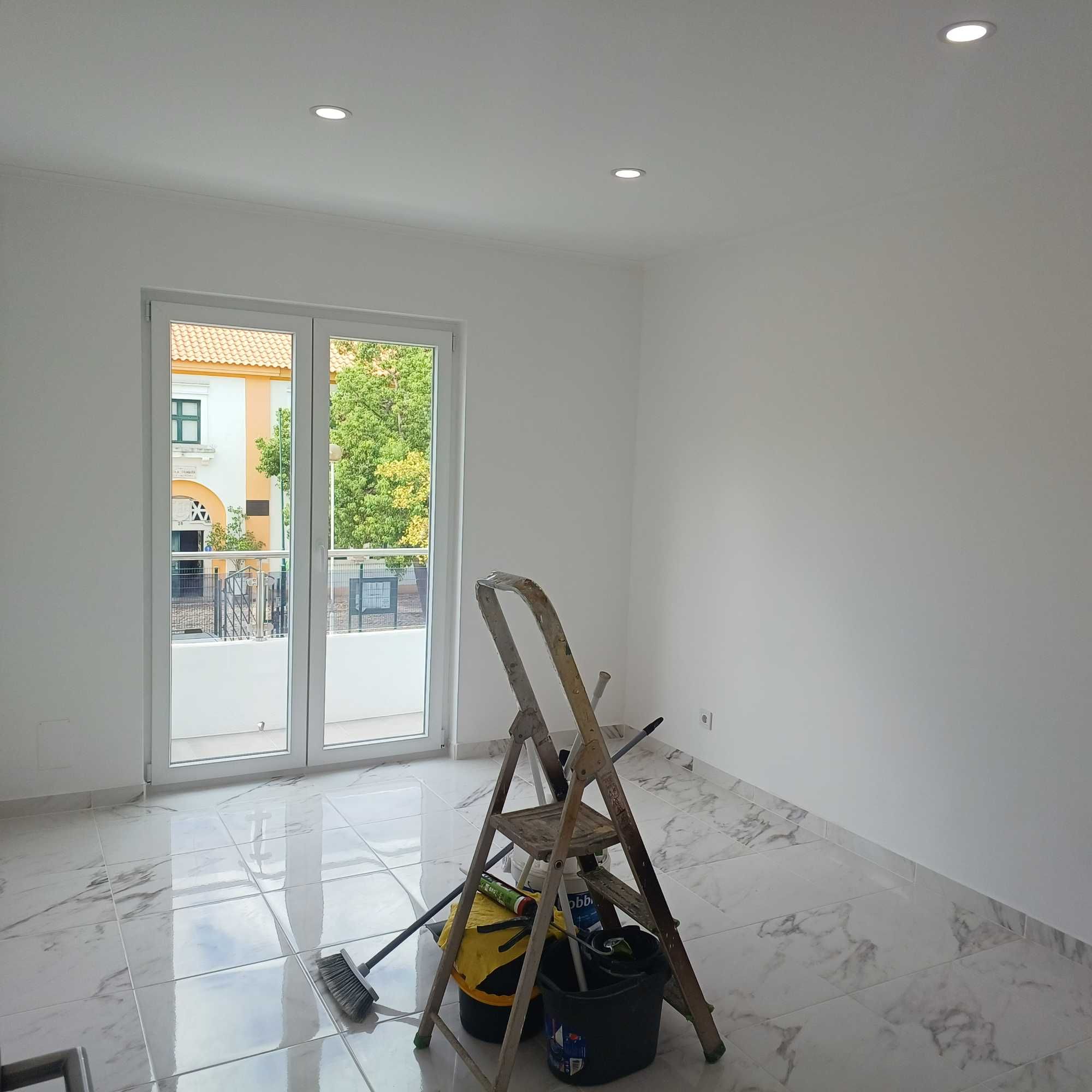 Fully renovated one bedroom apartment in Cova da Piedade, Almada