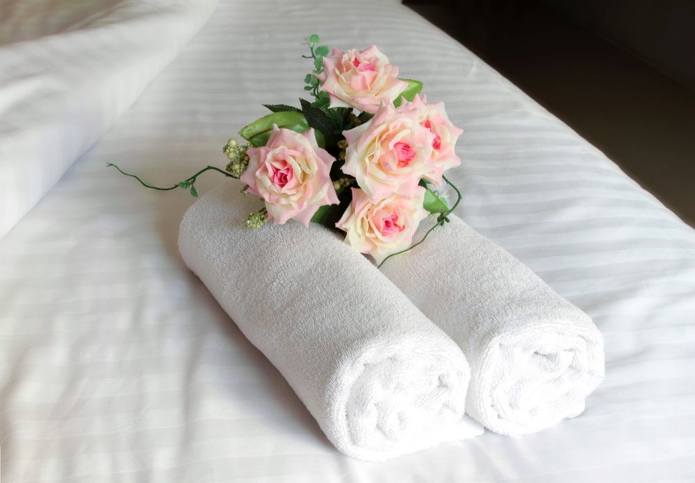 Ręcznik duży biały poleasingowy ok 70x140