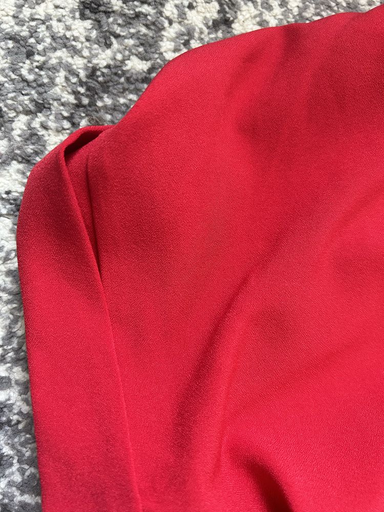 Червона сукня на літо
