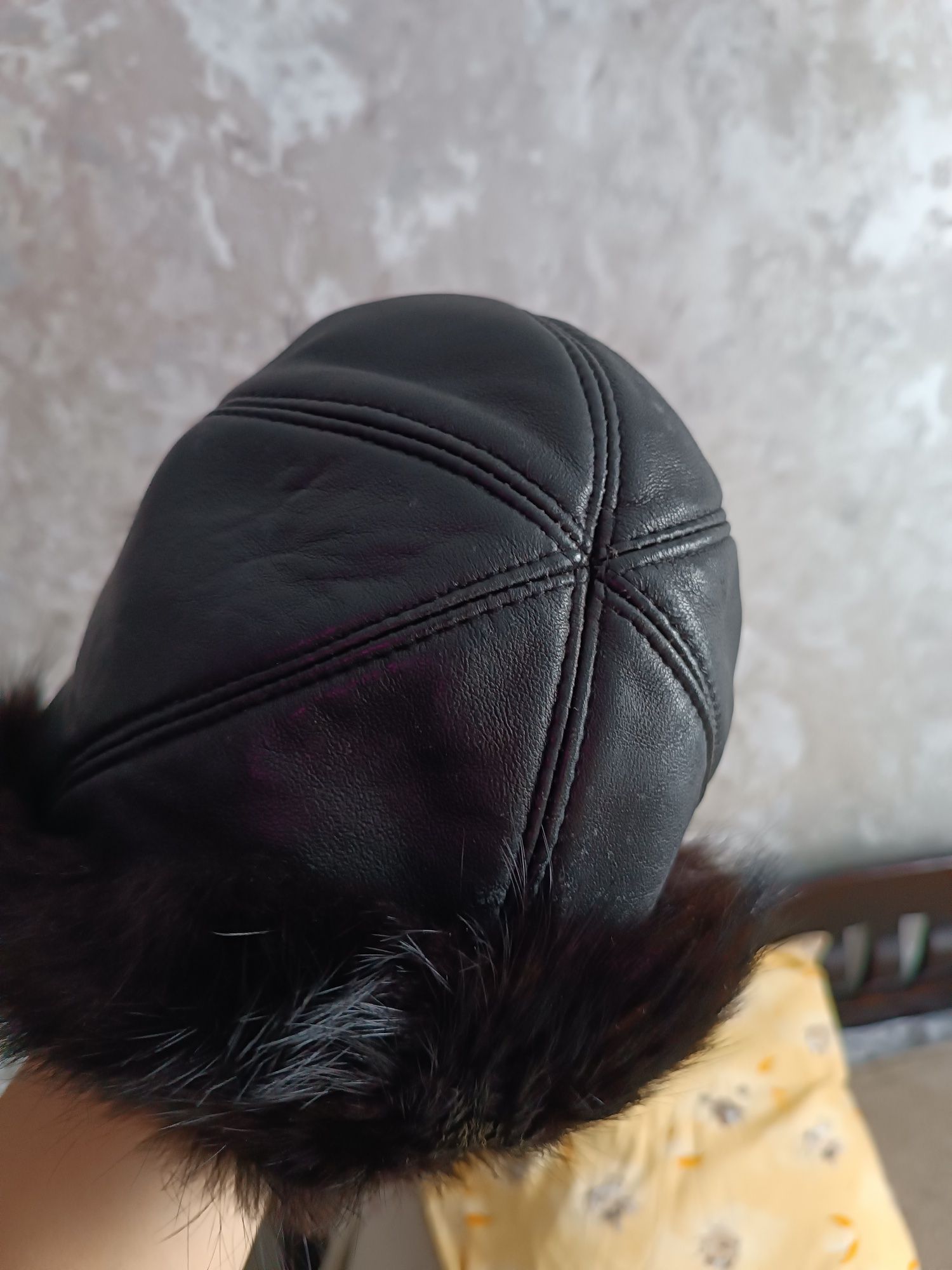 Продам шапку з натуральним хутром