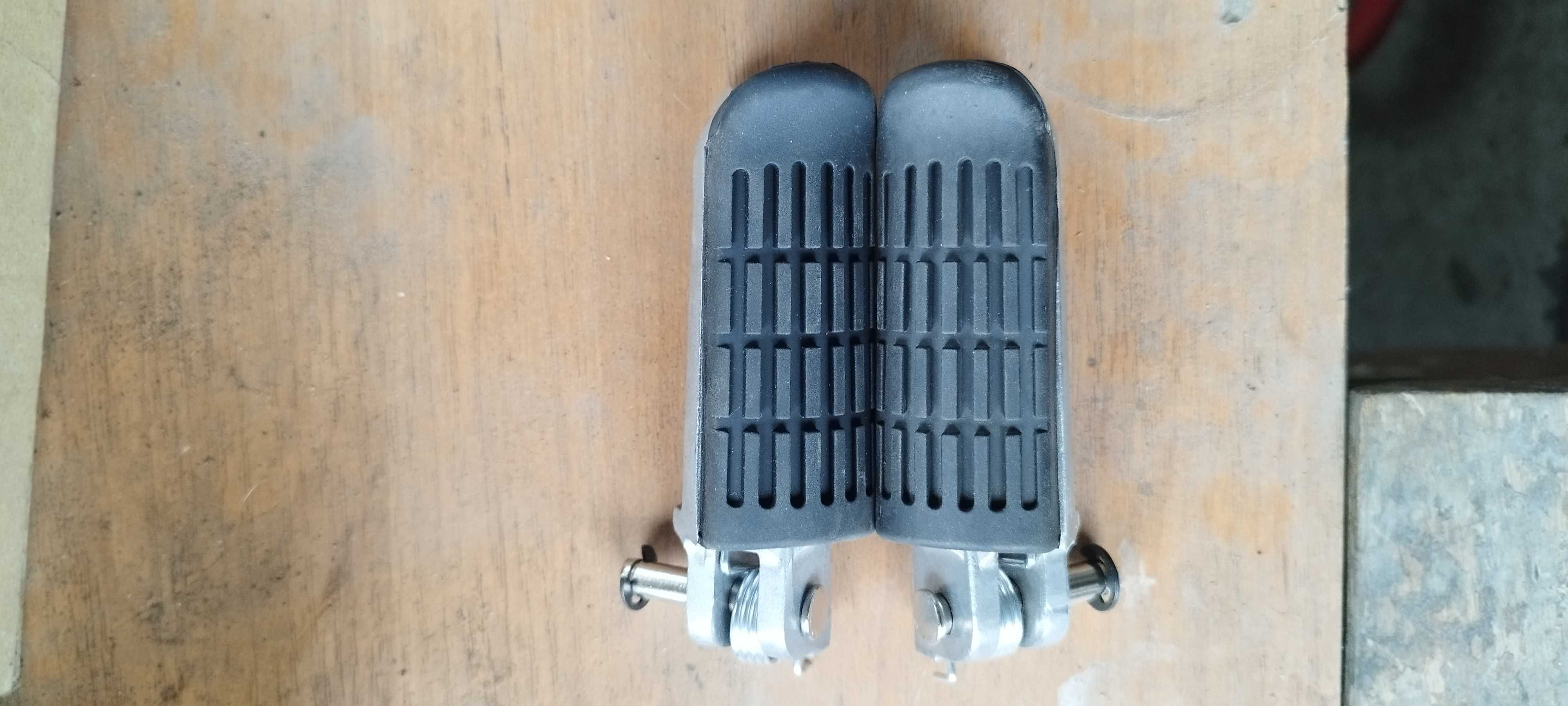 Підніжки передні Honda CB600F Hornet 98-06 CBF500 CBF600