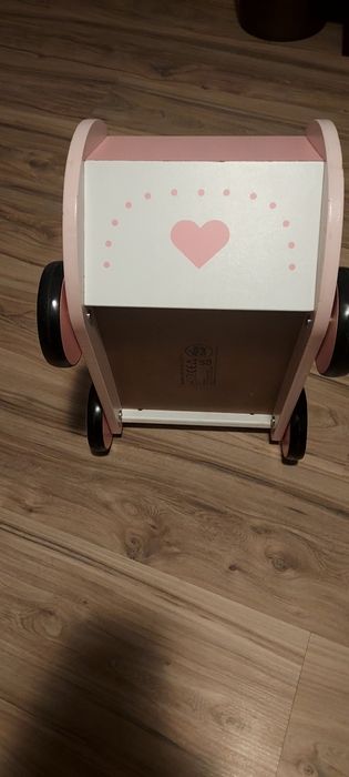 Carro em madeira para criança