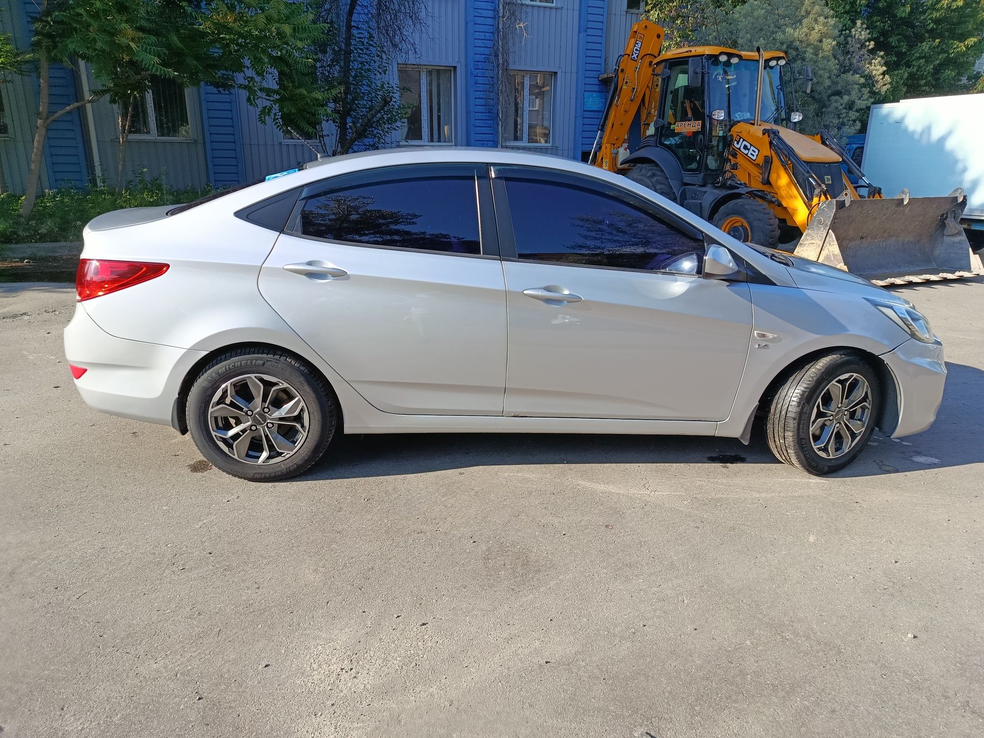 Хюндай акцент 1.6автомат продам обмен