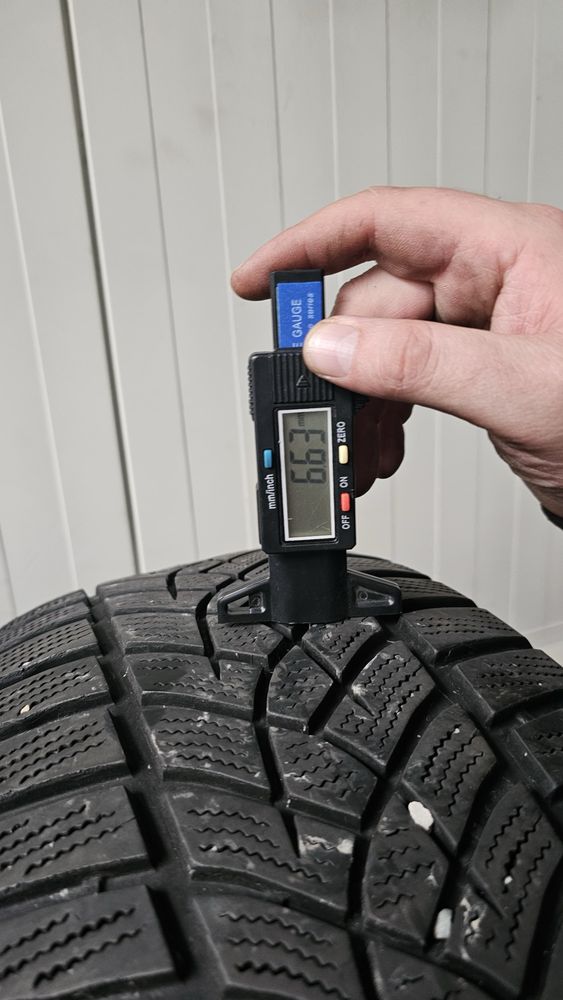 2x Goodyear ultragrip performance 215/65r16